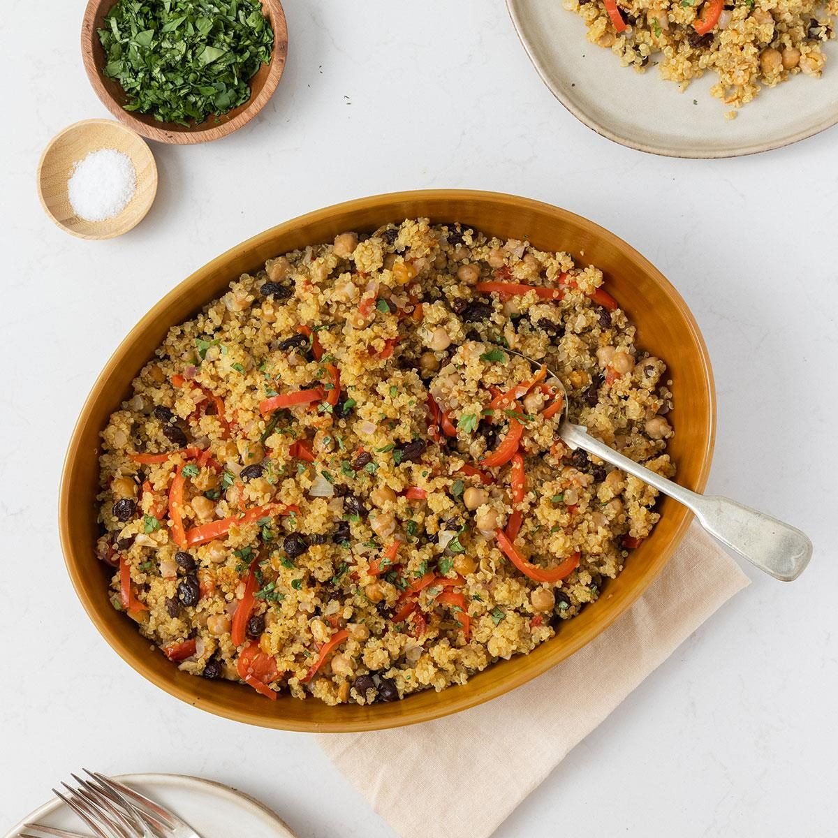 Quinoa Chickpea Salad Exps Tohd24 66742 Leticiaalmeida 08