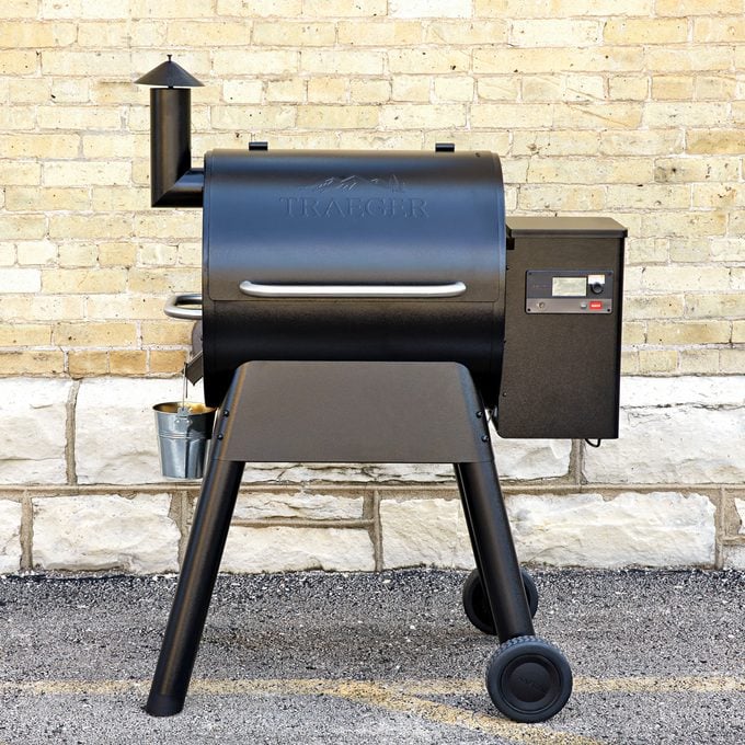 Traeger Vs Recteq Who Makes The Better Pellet Grill Traeger Pro 575