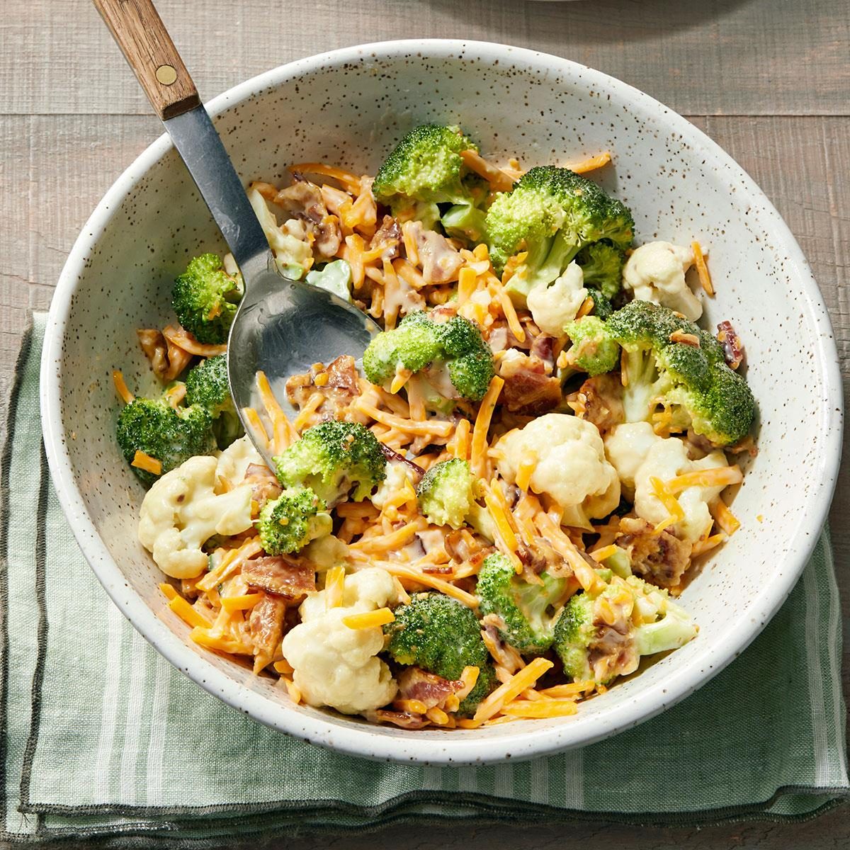 Amish Broccoli Salad Exps Tohcom24 24938 Md P2 09 06 6b