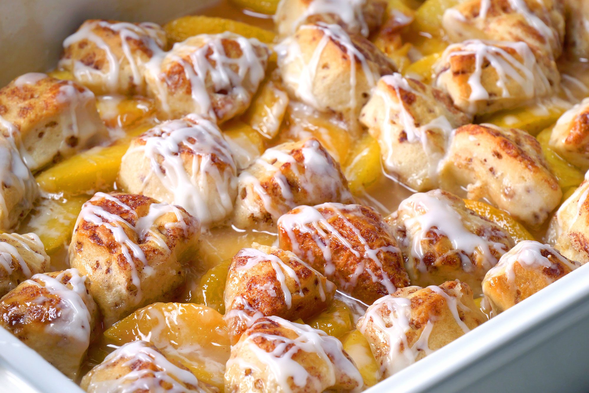 Cinnamon Roll Peach Cobbler