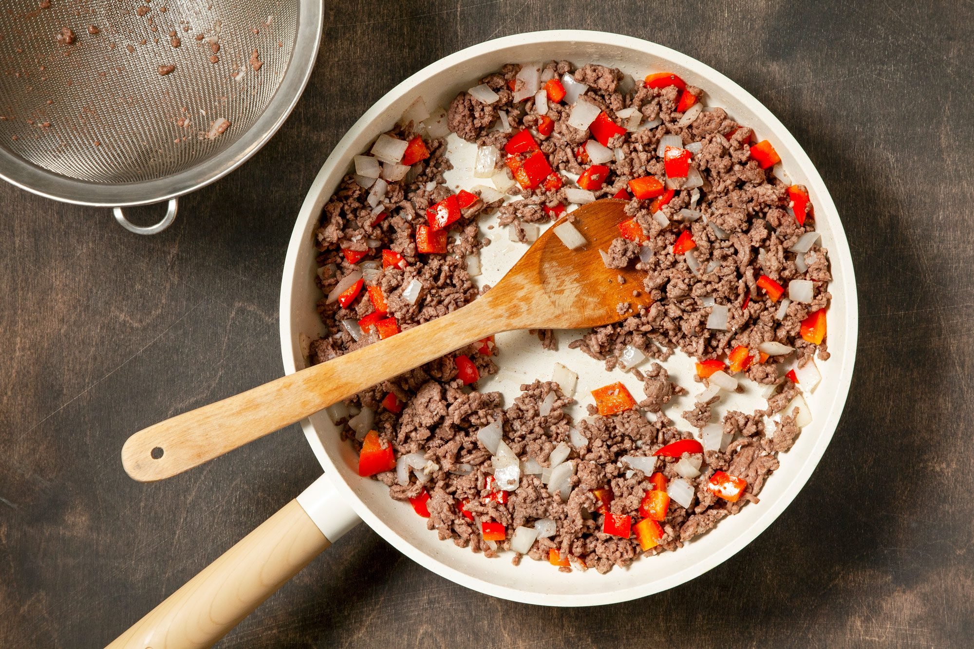 In a skillet, cook beef, onion, red pepper and garlic until meat is browned and the vegetables are tender