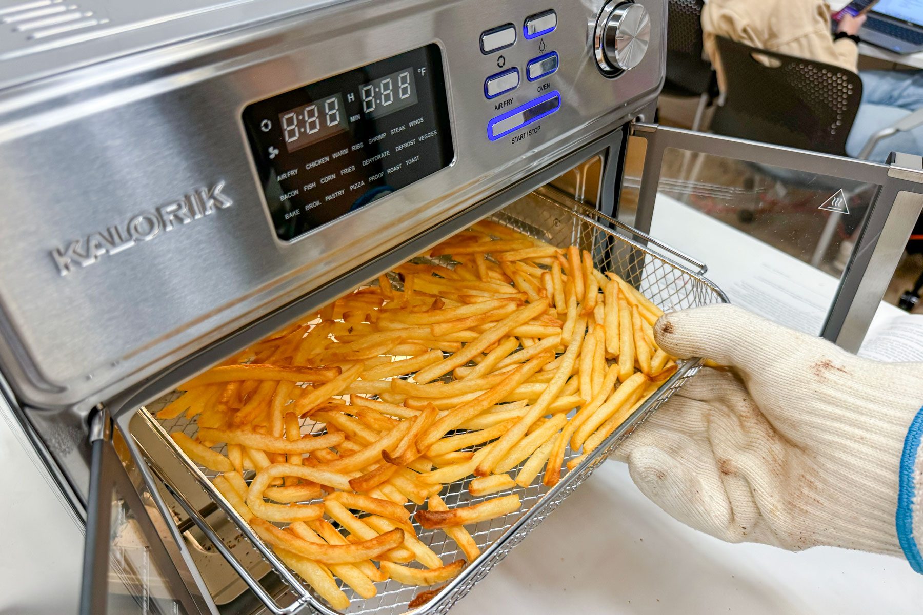 Fries being made with a Kalorik